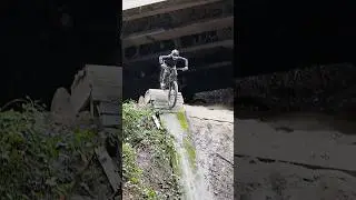WOULD YOU RIDE HERE? 🤨 I5-Colonnade in Seattle, WA #seattle #mtb #bikes #shorts