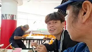 พาลูกชายลูกสาวข้าวนอกบ้านสถานี ขนส่งหมอชิตก๋วยจั๊บญวนก๋วยเตี๋ยวเนื้อ