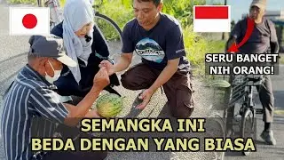 TIBA2 DATANG ORANG HAMPIRI KAMI KETIKA MAKAN SEMANGKA DI JALANAN