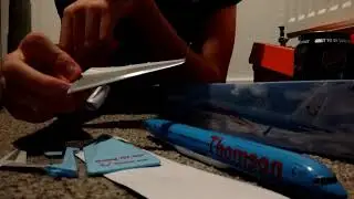Boeing 757-200 model unboxing in memory of the TUI UK retirement of the 757-200 plane