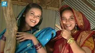 আমাদের আর ইজ্জত বলে কিছু থাকলো না পাকা দালানে থাকি না এখনো থাকি টিনের ঘরে