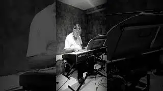 et maintenant clin d'&oelig;il &agrave; gilbert becaud .keyboard piano Noel pikias. Voice Yannick pikias