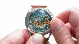 Demo of the jump hour movement in The Promise of Happiness watch