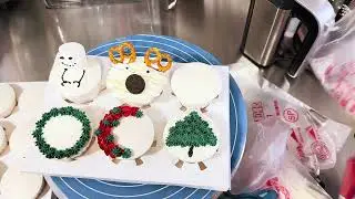 These Cupcakes Are Still Spreading Christmas Joy! ✨ #ChristmasCupcakes #HolidayBaking #cake #organic
