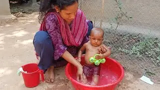 How to bathe With Mommy | Village children | Niha's Family