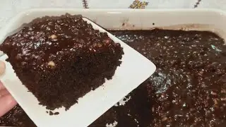 كيكة الماء المغلي غنية بالشوكولا خفيفة ومعلكة تنسيك في جميع ماجربتي