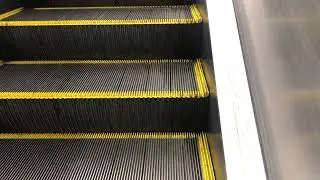 中公園駅のエスカレーター