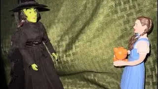 Dorothy and The Wicked Witch apologized to each other/ gets a second chance/ get to know each other