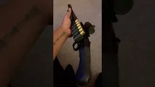 HAND GUN OR SHOTGUN FOR HOME DEFENSE? #homedefense #gunshorts #mossbergshockwave #trending #edc #pew