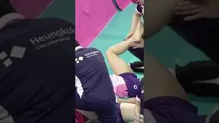 Pijat Pemanasan Otot para pemain volly wanita agar tidak keram