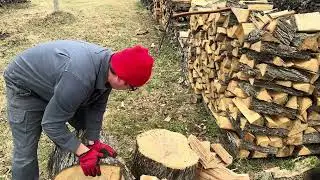 Северяне топор-колун и большой орех.
