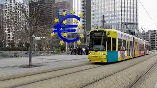 Straßenbahnen , am Willy Brandt Platz ( EZB ) in Frankfurt / Main