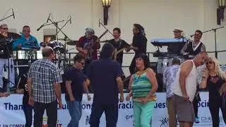 Richard Bean & Sapo performing &ldquo;Nena&rdquo;