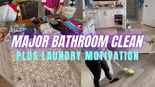 MAJOR BATHROOM CLEAN + LAUNDRY MOTIVATION #bathroom  #cleaning #foldinglaundry  #showerscrub
