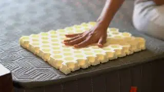 Mind-Blowing Mattress Tech! Swati Reveals 4D vs. 6D Grid &ndash; Watch the Magic! 🌟🛏️