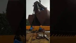 EOT crane with grab bucket-automatic material handing in action