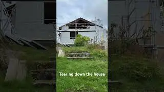 Tearing down the house! #demolition #demolitionday #housebuild