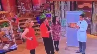 Modelo en toples se desmay&oacute; en en el matinal de TVN #io16 #intrusoslindos #FelizMiercoles