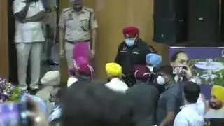 CM punjab charanjit singh channi dance bhangra | cm performs bhangra at university
