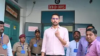 जिल्हाधिकारी,कुमार आशीर्वाद मताचा हक्क बजावले