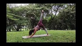 Spicy and short yoga flow (intermediate /advanced levels with some core workout)