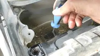 вода в салоне Рено Меган 3,одна из причин забита дренажка.