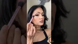 Your sign to rock electric blue eyeliner & metallic lips #glamlooks #springmakeuplook #glowing
