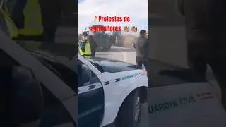 Protestas de agricultores #espa&ntilde;a #spain #france #agriculture #rurallife #rural #tractor #police