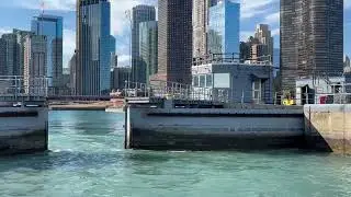 Chicago River Cruise で。