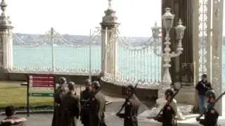 Changing of the guards in Dolmabah&ccedil;e Palace @ Istanbul, Turkey