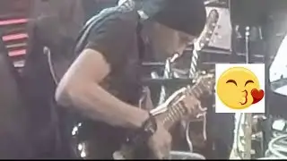 GITARIS MENGGATAL