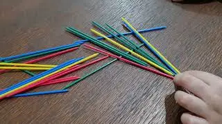 Brincadeira antiga: PEGA-VARETAS. Jogo muito divertido. Você consegue pegar as varetas sem mexer? :)