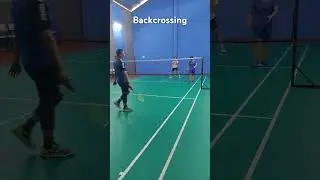Backcrossing..#badmintontarkam#badmintongame#badminton#backhandbadminton