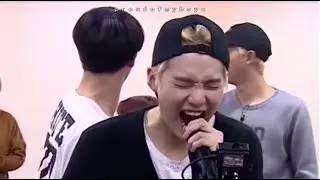 BTS siendo BTS #4 - BTS hace playback.