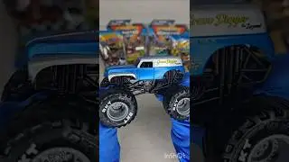 GRAVE DIGGER THE LEGEND Monster Jam Truck Unboxing! #monstertruck #monsterjam #toys #spinmaster