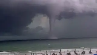 Riesige Wasserhose taucht vor Florida auf