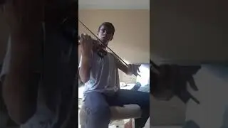 Joshua praticando Violino 