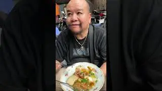 L&acirc;u L&acirc;u ra chợ ăn b&aacute;nh b&egrave;o v&agrave; b&aacute;nh bột lọc 