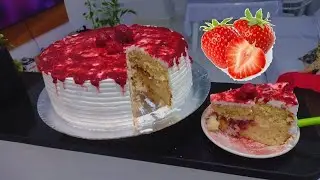 BOLO COM RECHEIO DE LEITE NINHO COM GELEIA DE MORANGO 🍓