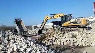 Bodo Freimuth - Abriss und Recycling des alten Milchhofs in Magdeburg.