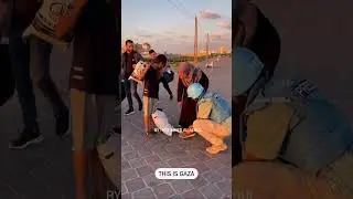 A brave Press Person Giving Shoes To Plaestinian | News 360Pakistan