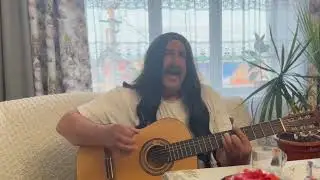 Неплохо спел парень в парике