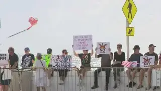 Crowds holding signs, American flags in Fort Lauderdale for 