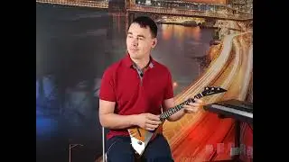 Электробалалайка в классической расцветке. Мастерская Алексея Сереброва.