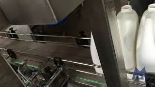 How to adjust the bottle block cylinder distance for different size bottle