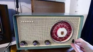Vintage Radio Review: Philips B2X80U Tube Radio.