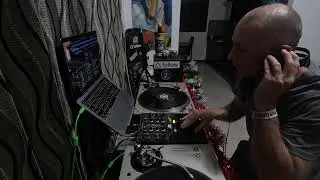 2 Tunes In Th e Mix! (2 Hot Since 82)