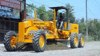Mitsubishi MG330 Heavy Duty Motor Grader Grading Leveling Road Surface