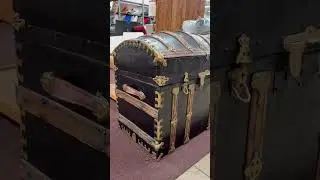 Did I find REAL TREASURE at the thrift store!? 🤯 #thriftfinds #thriftstorefinds #thrifthaul