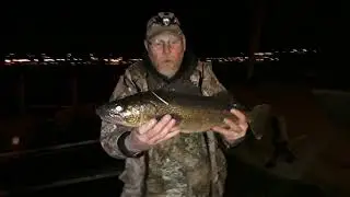 walleye hunter mike Brady catching a 27